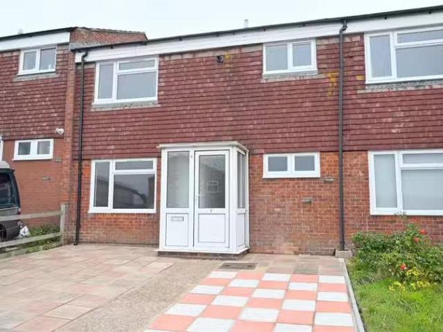 Rental! 2 BA 4 bedroom terraced house for rent in Wayford Clos.