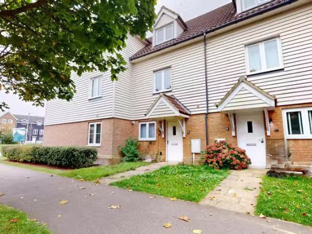 Unique 2 BA 4 bedroom terraced house for rent in Page Road, Fo.