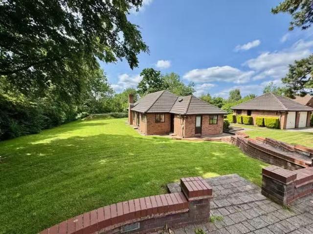Cheap 2 BA 4 bedroom bungalow for rent in Rednal Park Court, K.