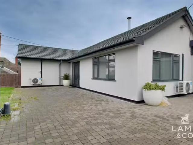 Nice 2 BA 4 bedroom detached bungalow for rent in White Lodge.