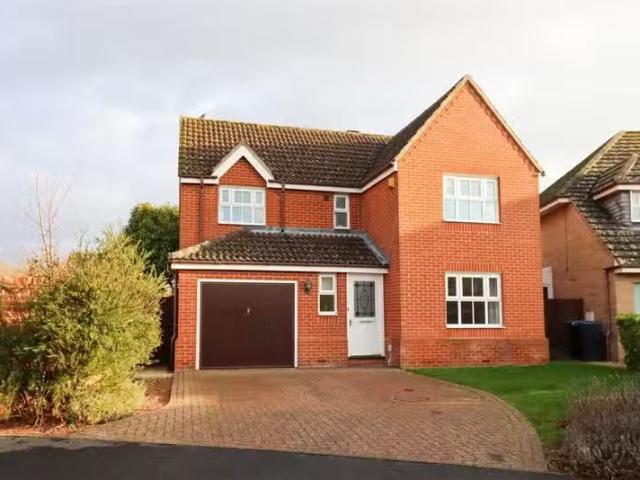 Cozy 2 BA 4 bedroom detached house for rent in Williams Close.