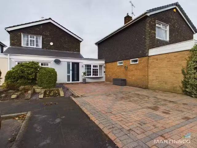 Rental! 2 BA 4 bedroom link detached house for rent in Sealy C.