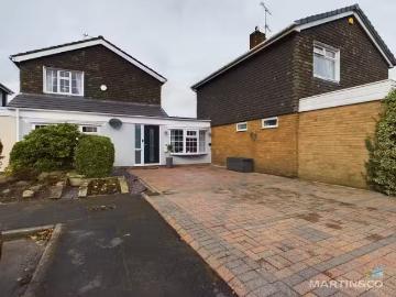 Just in! 2 BA 4 bedroom link detached house for rent in Sealy.