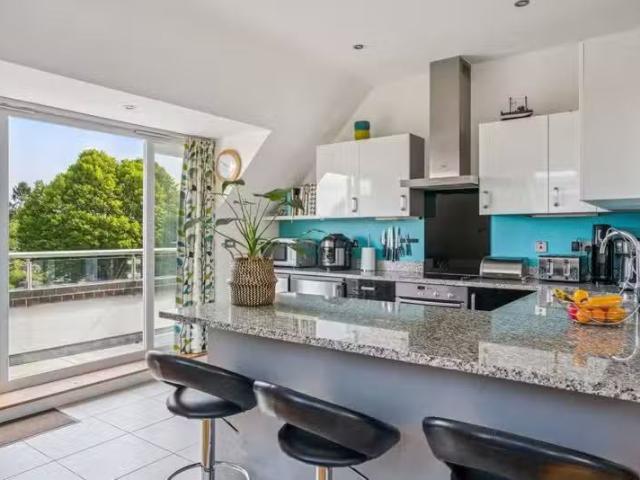 Rental! 2 BA 4 bedroom property to let in Sunderland Avenue, O.