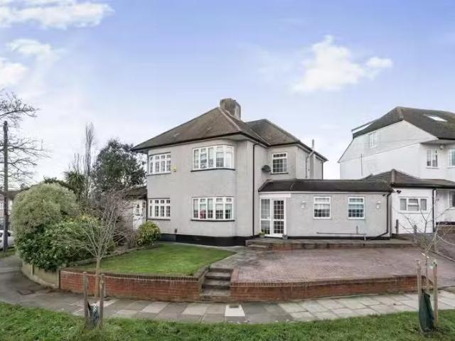 Deal! 2 BA 4 bedroom semi detached house for rent in Bassetts.