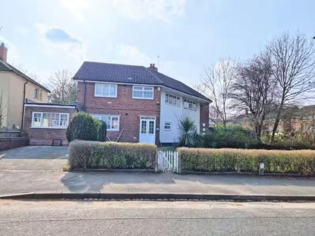 New 2 BA 4 bedroom semi detached house for rent in Bickington.
