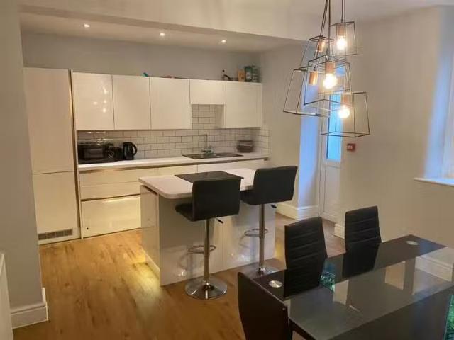 Rental! 2 BA 5 bedroom terraced house for rent in Hotwell Road.