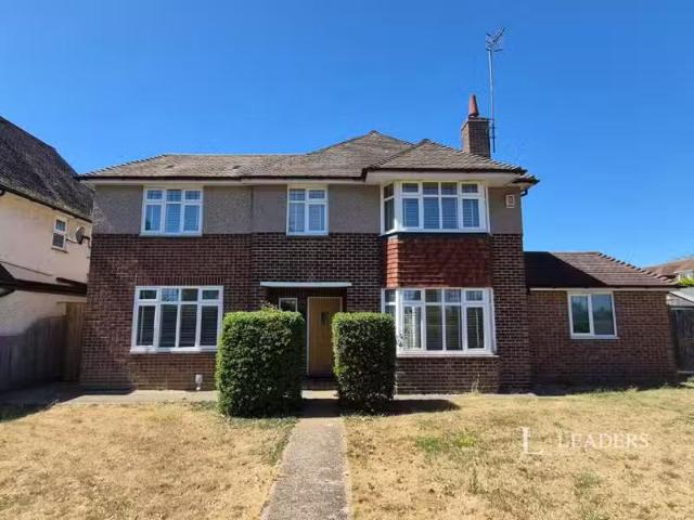 New 2 BA 5 bedroom detached house for rent in Kings Drive, BN21