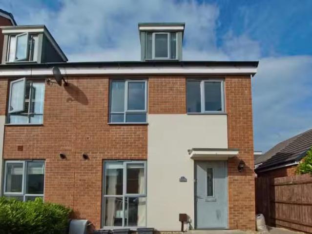 Deal! 2 BA 6 bedroom town house for rent in Barnwood, Cheswick.