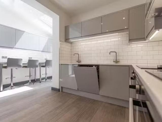 Just in! 2 BA 6 bedroom property for rent in Sandy Park Road.