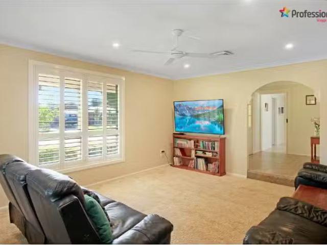 Just in! 2 Balmoral Crescent, Lake Albert House for rent List.
