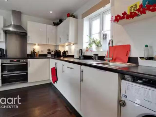 Cheap 2 bedroom coach house for rent in Kensington Road, Colch.
