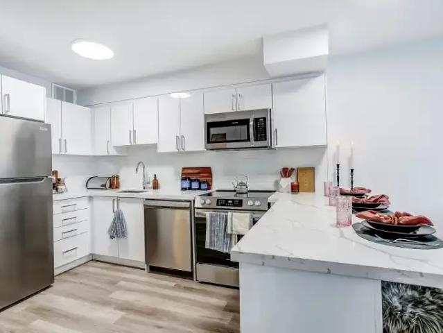 For Rent 2 Bedroom Apartment Mississauga ON DS105150040