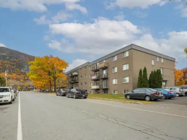 For Rent 2 Bedroom Apartment Mont QC DS101686792