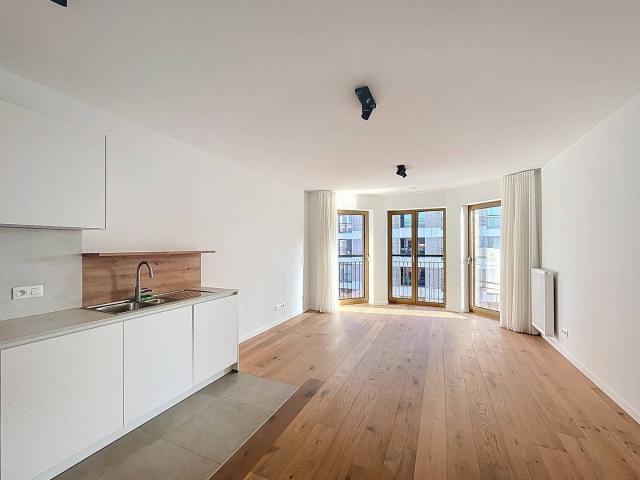 For rent: 2 bedroom apartment at Tour & Taxis, parking space
