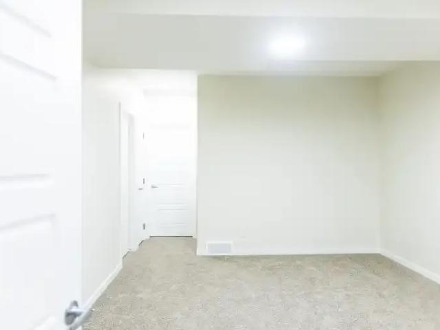 For Rent 2 Bedroom Apartment Airdrie AB DS103395624