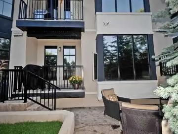 Upper Mount Royal, Calgary, Alberta - Patio