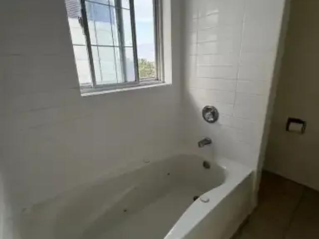 For Rent 2 Bedroom Apartment Calgary AB DS105653853