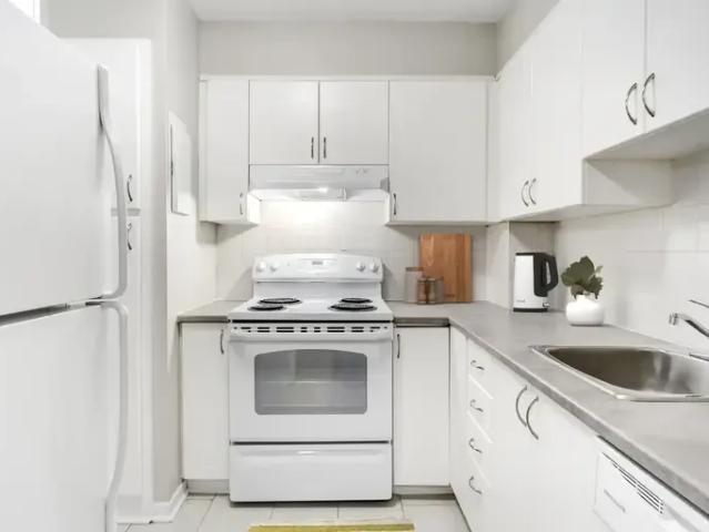 For Rent 2 Bedroom Apartment Cote Saint Luc QC DS94554805