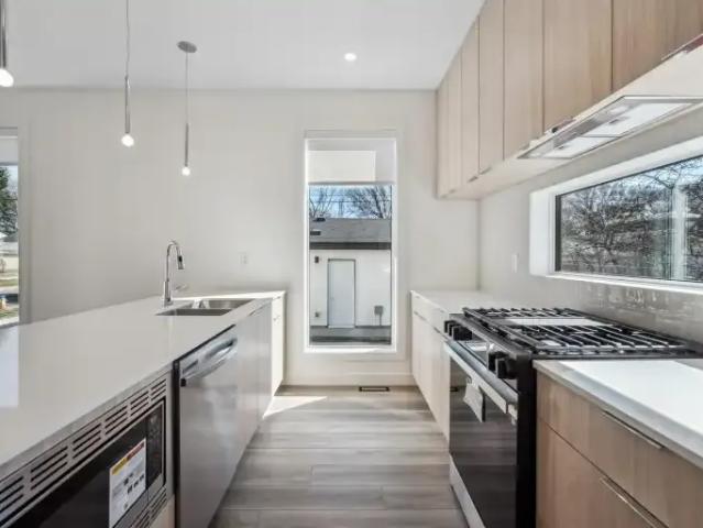 For Rent 2 Bedroom Apartment Edmonton AB DS105581011
