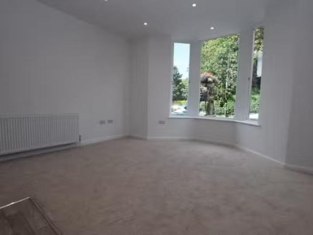 Deal! 2 bedroom apartment for rent in Albert Road, Colne, BB8