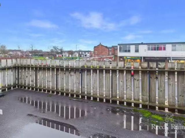 Charming 2 bedroom apartment for rent in Cheveley Park Shoppin.