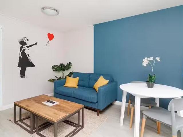 Just in! 2 bedroom apartment for rent in College Court, Colleg.