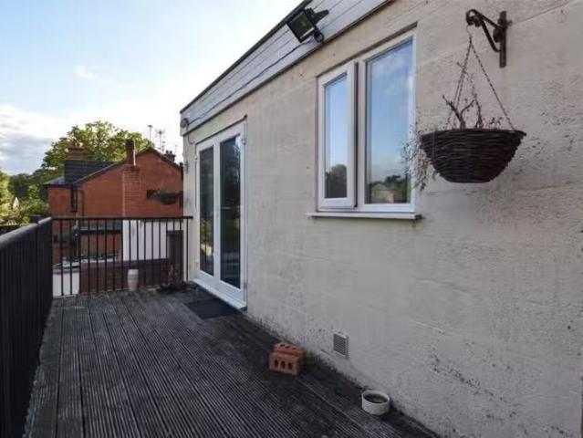 Cheap 2 bedroom apartment for rent in Hewell Road, Barnt Green.