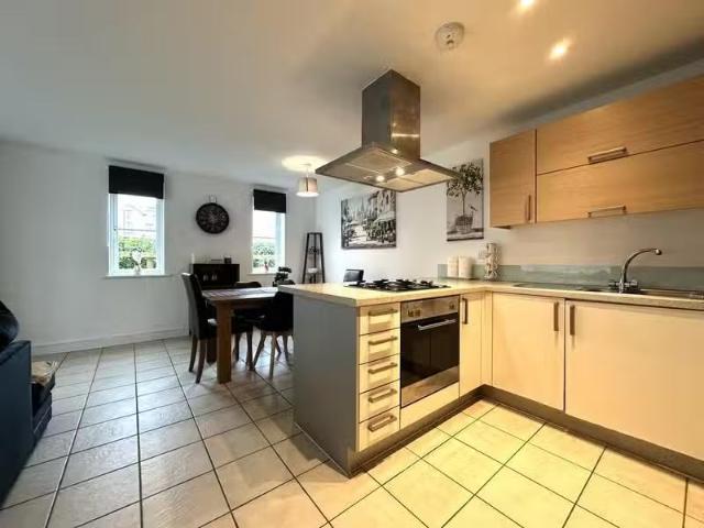 Cheap 2 bedroom apartment for rent in Leonard Place, Clarendon.