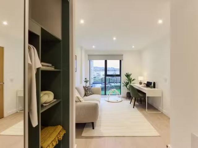 Deal! 2 bedroom apartment for rent in Lower Bristol Road, Bath.