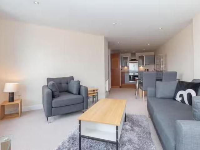 Charming 2 bedroom apartment for rent in Quartz, 10 Hall Stree.