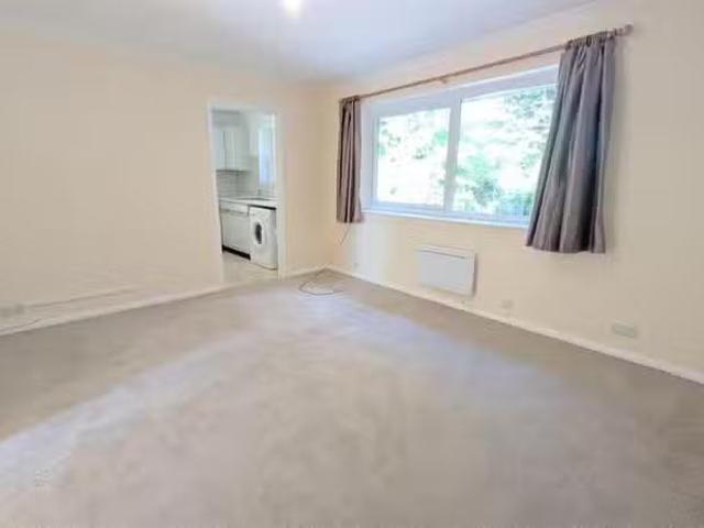 For Rent! 2 bedroom apartment for rent in Sudbury Court, Ramsb.