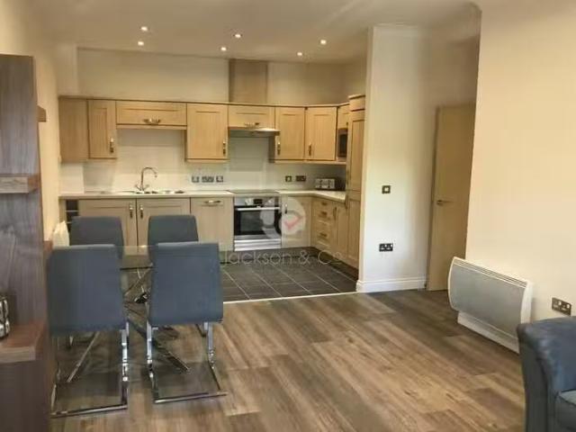 Deal! 2 bedroom apartment for rent in Waterside Lane, Colchest.