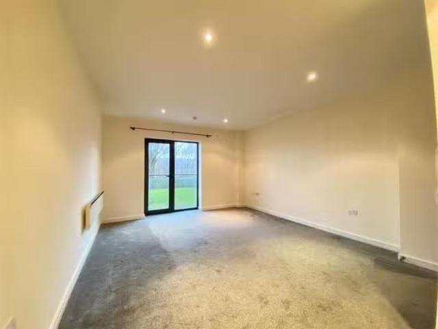 Cheap 2 bedroom apartment for rent in Waterside, St. James Cou.