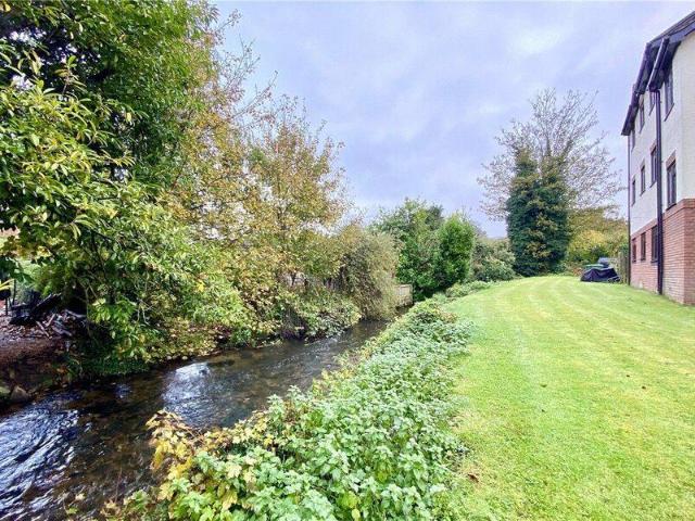 For Rent 2 Bedroom Apartment Groves Close Bourne End DS106100373