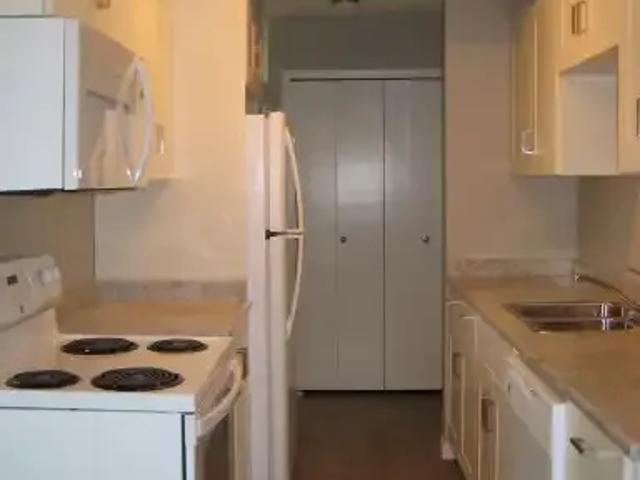 For Rent 2 Bedroom Apartment High River AB DS104224353