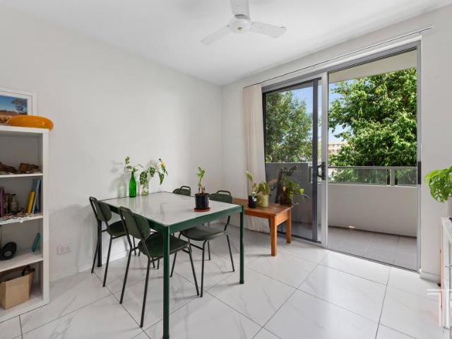 For Rent 2 Bedroom Apartment Holland Park West QLD DLS101637050