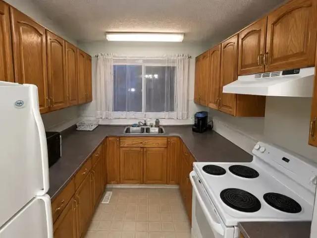 For Rent 2 Bedroom Apartment Innisfail AB DS105877525
