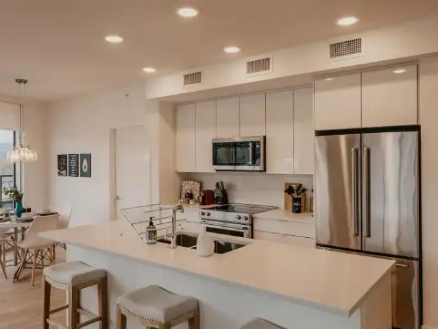For Rent 2 Bedroom Apartment Kelowna BC DS104506712