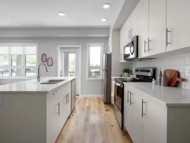 For Rent 2 Bedroom Apartment Kelowna BC DS104972603