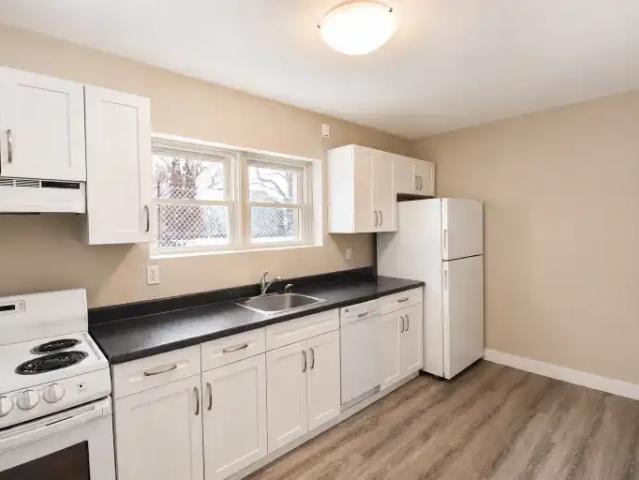 For Rent 2 Bedroom Apartment Kingston ON DS105023086