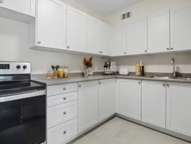 For Rent 2 Bedroom Apartment Kingston ON DS105046985