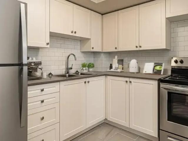 For Rent 2 Bedroom Apartment Kingston ON DS102700470