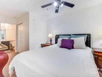 Greater Vancouver - Patio, Parking