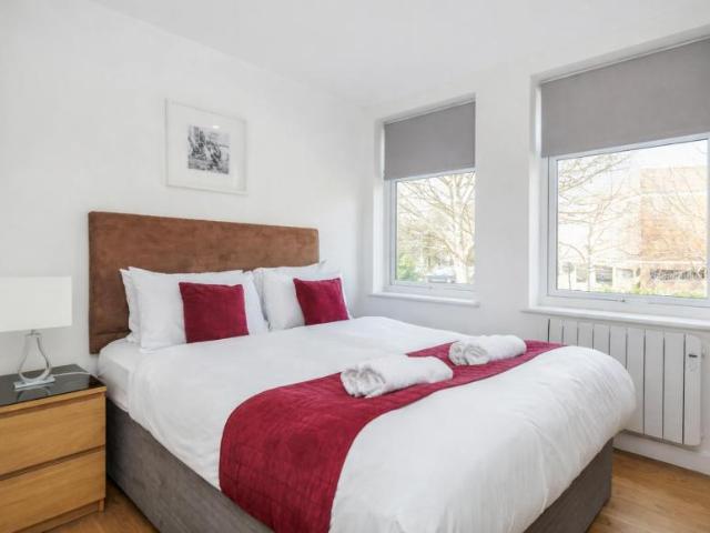 For Rent 2 Bedroom Apartment Leatherhead Leatherhead DS105136382