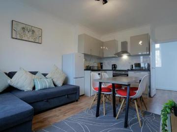 For Rent 2 Bedroom Apartment London London DS74743024