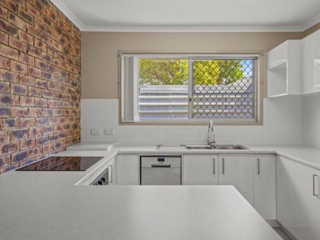 For Rent 2 Bedroom Apartment Redcliffe, QLD DS105626643