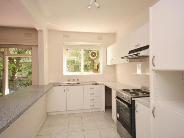 For Rent 2 Bedroom Apartment St Kilda East VIC DS105809852