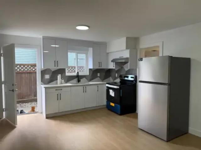 For Rent 2 Bedroom Apartment Surrey BC DS105047484