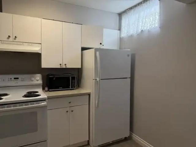 For Rent 2 Bedroom Apartment Surrey BC DS105100804